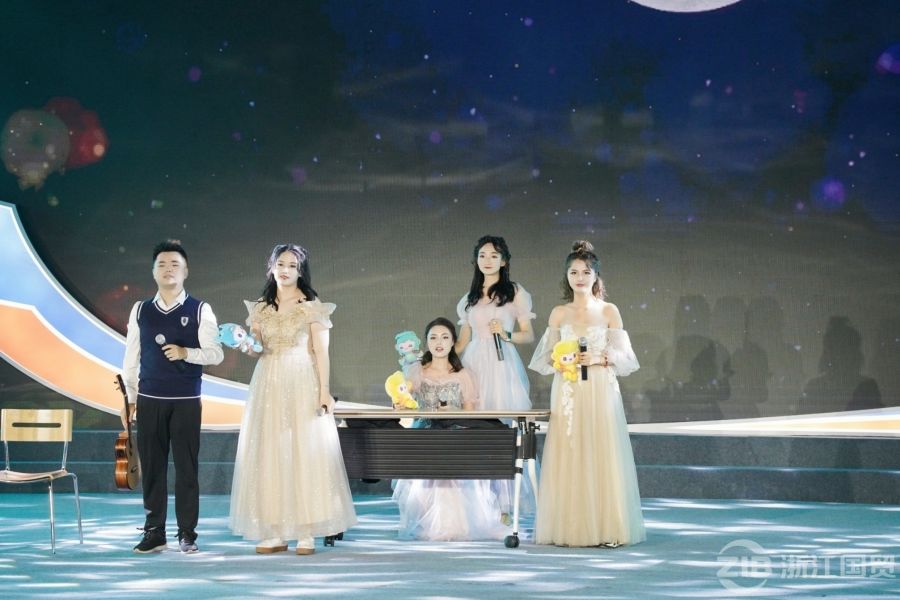 1664180289105275N3kh.jpg 節(jié)目8(盛夏的詩).jpg